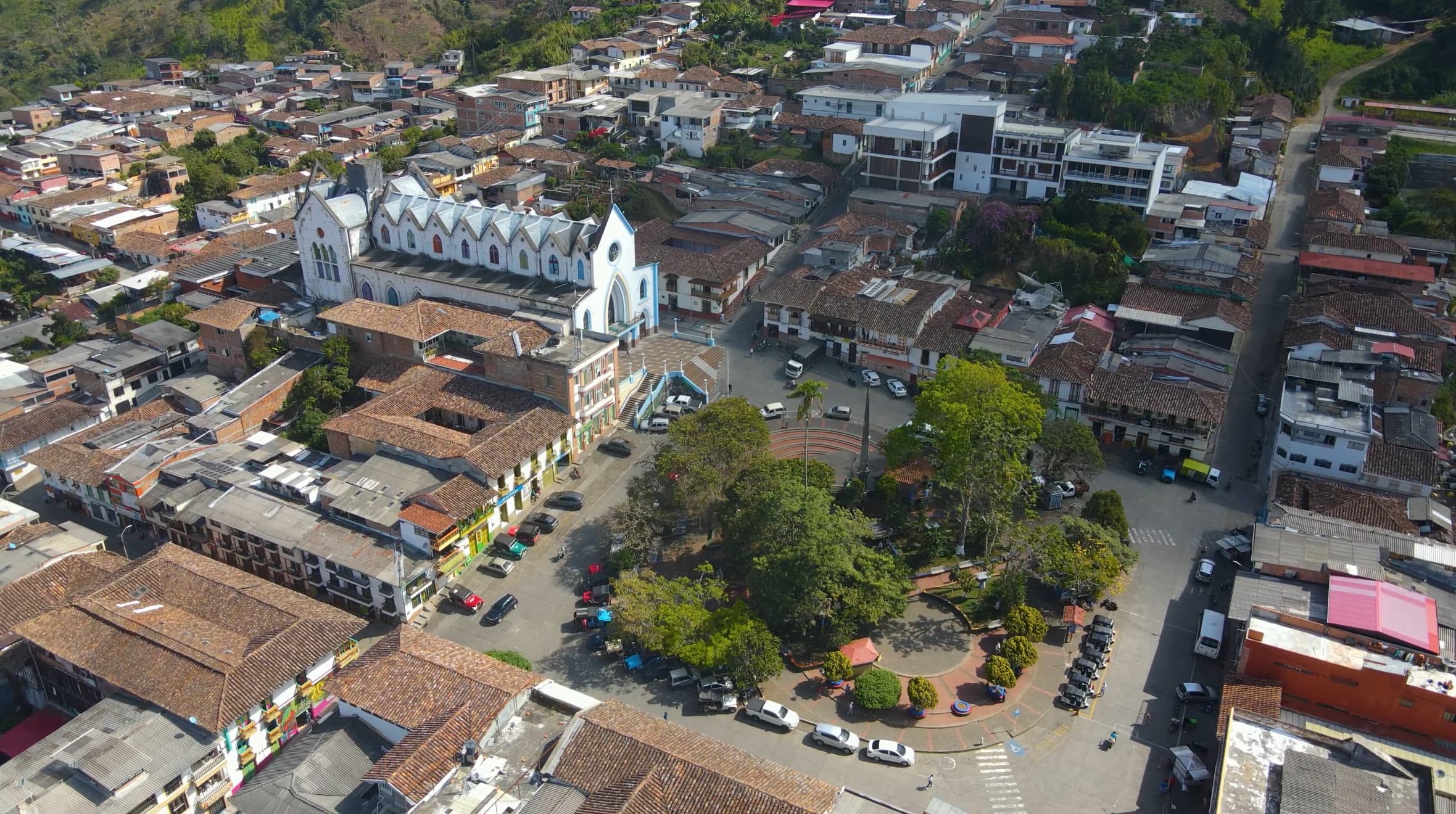 La iglesia y el parque, corazón de Apía