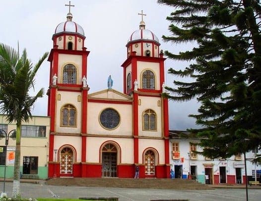 Plaza principal de Pueblo Rico